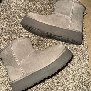 UGG Girls Gray Platform Suede Ankle Boots